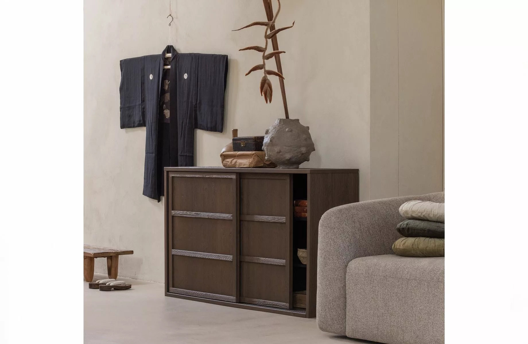 BePureHome Nomin Skjenk Børstet Furu Umber 4 BePureHome Nomin Skjenk Børstet Furu Umber - Bild 2