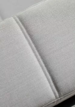 Northern Daybe Soffa Med Armstöd Flera Val 16 Northern Daybe Soffa Med Armstöd Flera Val -Bord Försäljningsbutik daybe armrest white closeup northern photo chris tonnesen low res 990x1400 1